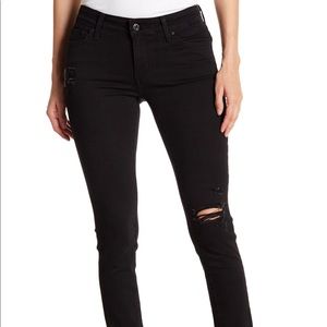 Levi’s 711 skinny cut jeans